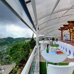 **** Hotel Combermere India